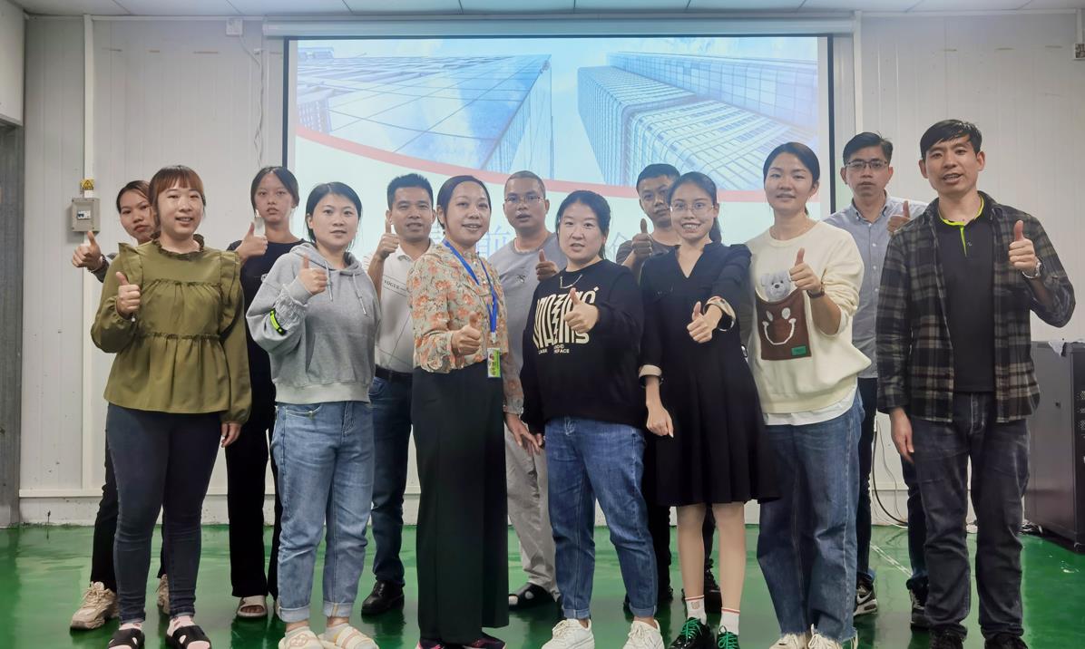 11月30日，企業(yè)文化部主導(dǎo)舉辦了11月新職工座談會，歡迎新家人的加入并及時(shí)了解他們的思想和工作狀態(tài)，傾聽他們的心聲，搭建溝通交流的平臺，讓他們能更好更快地融入新的工作環(huán)境，增強(qiáng)集體歸屬感。